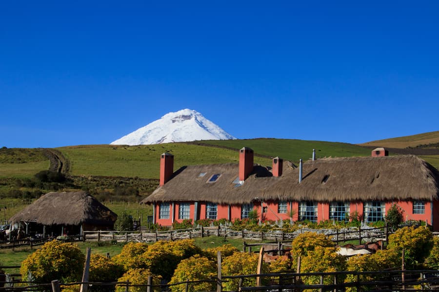 Hôtel Hacienda El Porvenir, Parc Cotopaxi, Equateur, vue extérieure sur le volcan