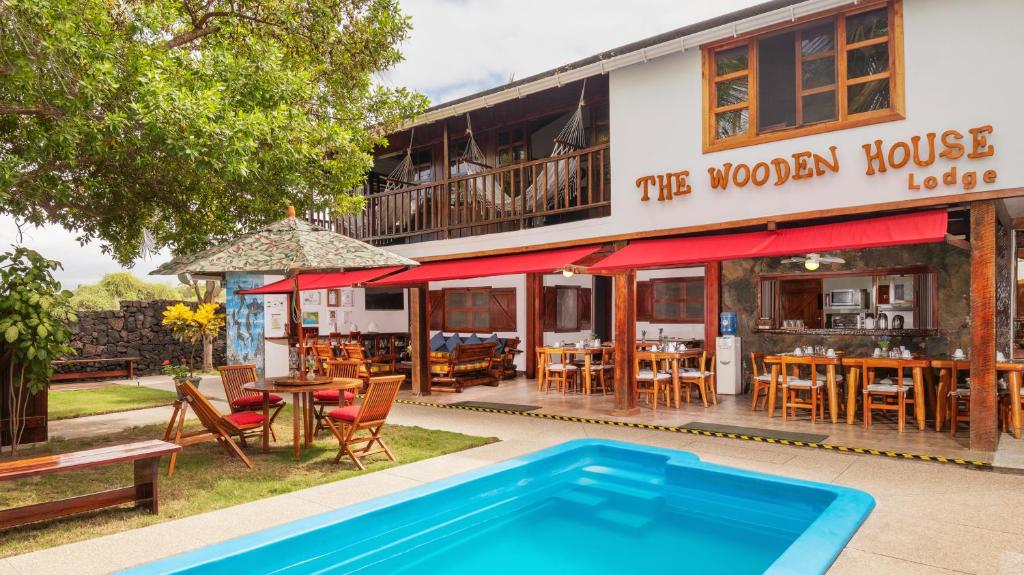 Hôtel Wooden House, île Isabela, Galapagos, Équateur, façade